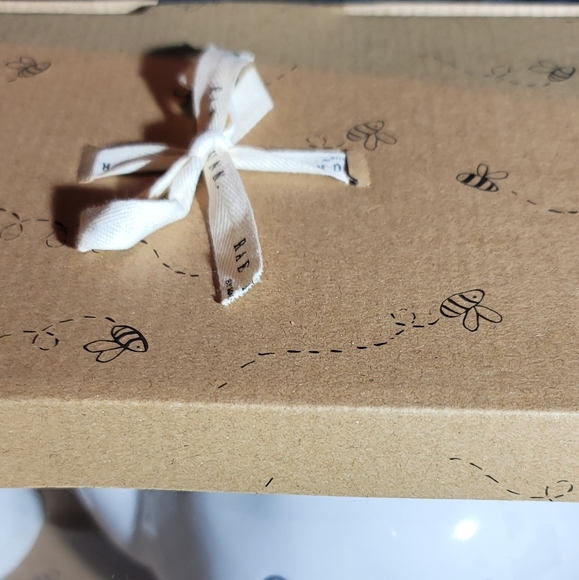 Rae Dunn Honey Pot & Teapot Set Queen bee ๐ - Picture 5 of 16